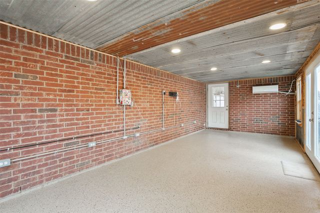 608 Mesquite Drive, Rio Vista, TX 76093