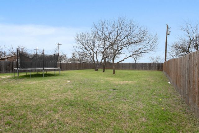 608 Mesquite Drive, Rio Vista, TX 76093