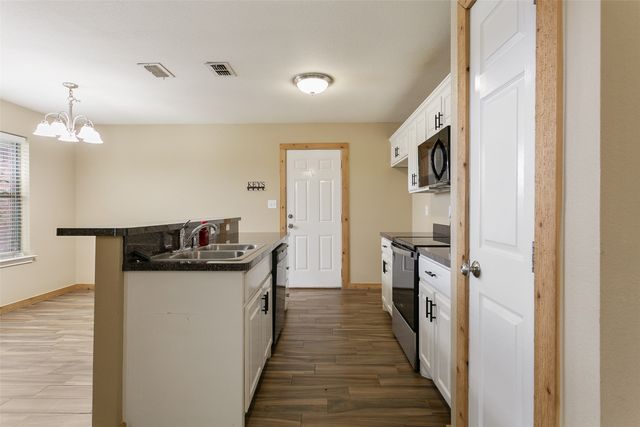 608 Mesquite Drive, Rio Vista, TX 76093