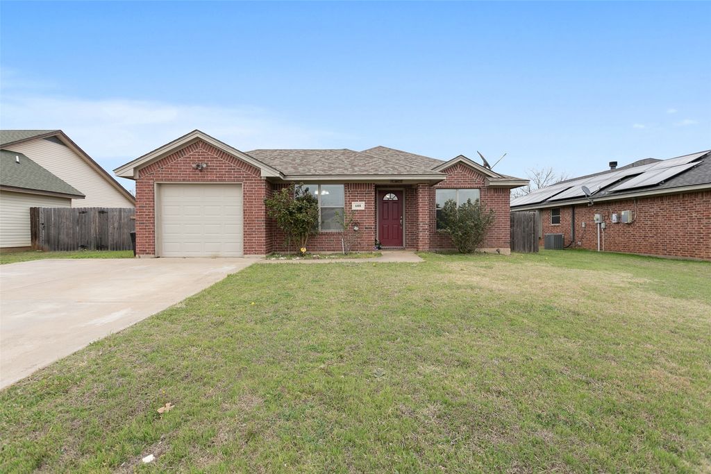 608 Mesquite Drive, Rio Vista, TX 76093