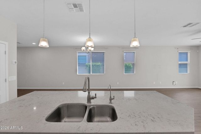 5712 S 28TH Street, Phoenix, AZ 85040