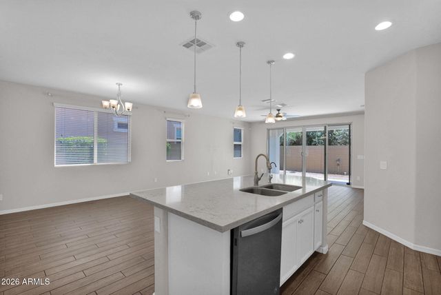 5712 S 28TH Street, Phoenix, AZ 85040