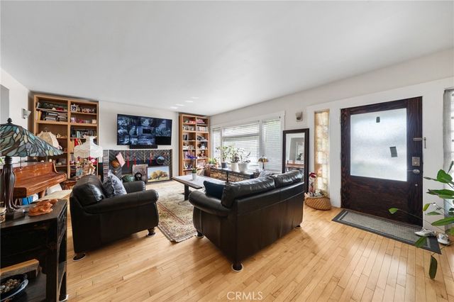 2251 Cambridge, Los Angeles, CA 90006