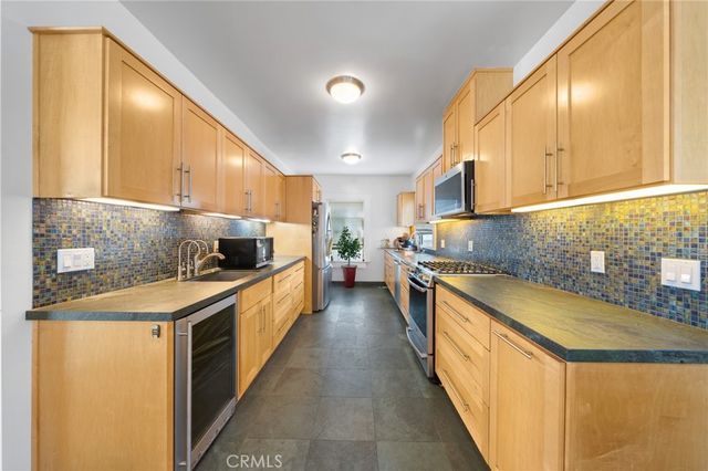 2251 Cambridge, Los Angeles, CA 90006
