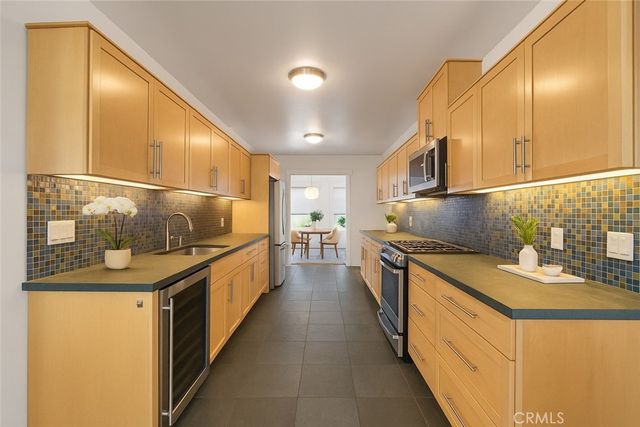 2251 Cambridge, Los Angeles, CA 90006