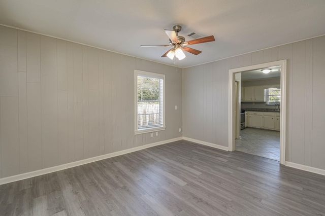 208 17th Avenue N, Texas City, TX 77590