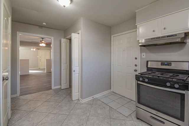 208 17th Avenue N, Texas City, TX 77590