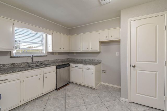 208 17th Avenue N, Texas City, TX 77590