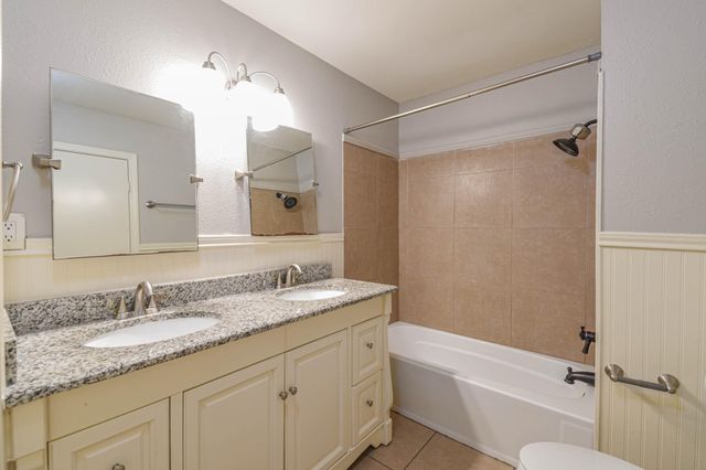 208 17th Avenue N, Texas City, TX 77590