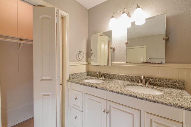 208 17th Avenue N, Texas City, TX 77590