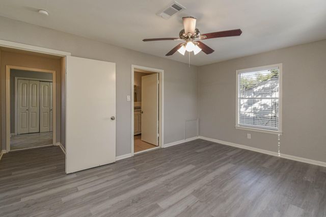 208 17th Avenue N, Texas City, TX 77590