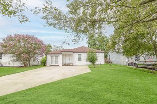 208 17th Avenue N, Texas City, TX 77590