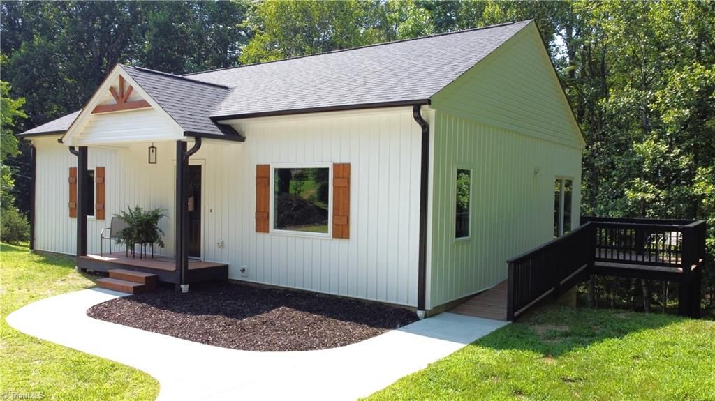 148 Buena Vista Drive, Pilot Mountain, NC 27041