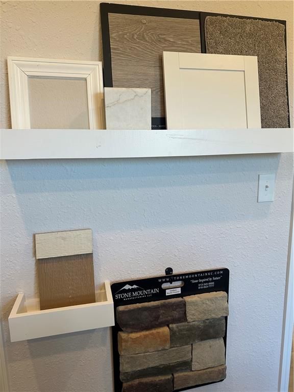 2628 Woodfield Drive, Tonganoxie, KS 66086