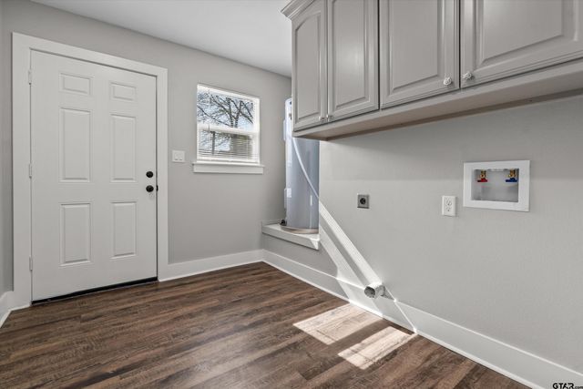 5881 Jefferson Ave., Tyler, TX 75706