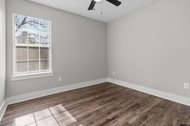 5881 Jefferson Ave., Tyler, TX 75706