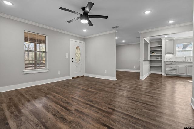 5881 Jefferson Ave., Tyler, TX 75706