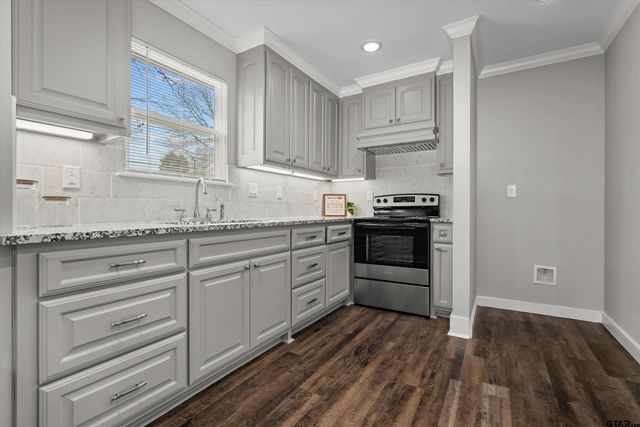 5881 Jefferson Ave., Tyler, TX 75706