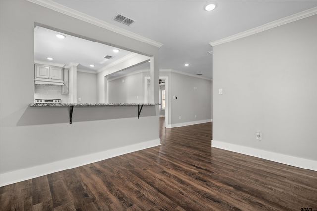 5881 Jefferson Ave., Tyler, TX 75706