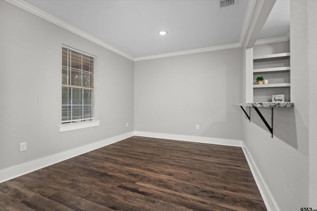 5881 Jefferson Ave., Tyler, TX 75706