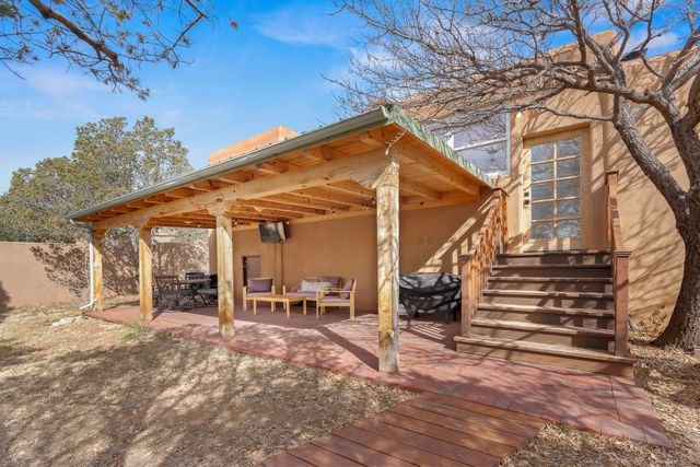 2256 Camino Iris, Santa Fe, NM 87505