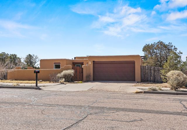 2256 Camino Iris, Santa Fe, NM 87505