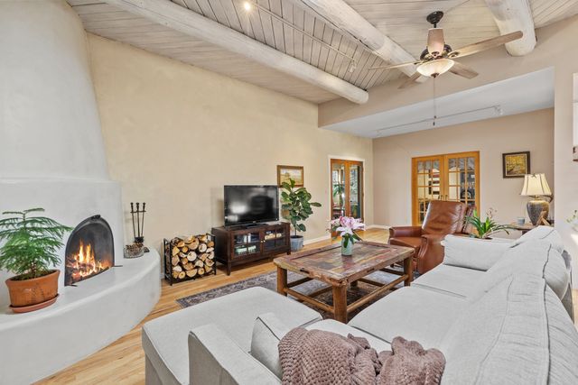 2256 Camino Iris, Santa Fe, NM 87505