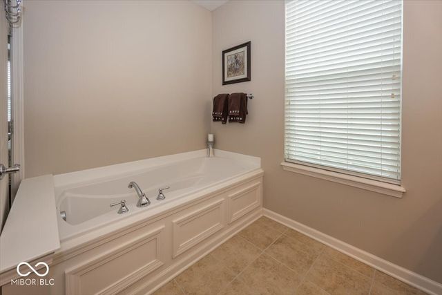 16232 Brookmere Avenue, Fishers, IN 46037