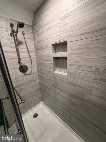 7000 OLD CABIN LN, Rockville, MD 20852