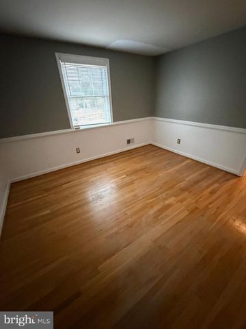 7000 OLD CABIN LN, Rockville, MD 20852