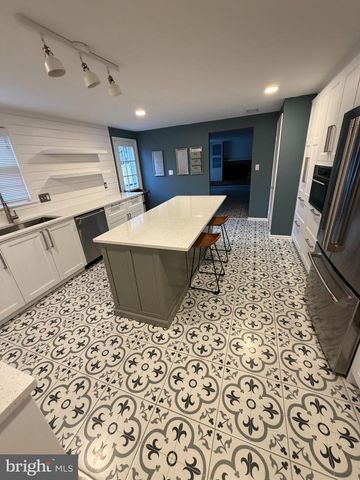 7000 OLD CABIN LN, Rockville, MD 20852