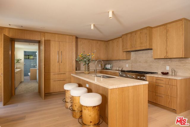 2968 Dona Susana Drive, Los Angeles, CA 91604