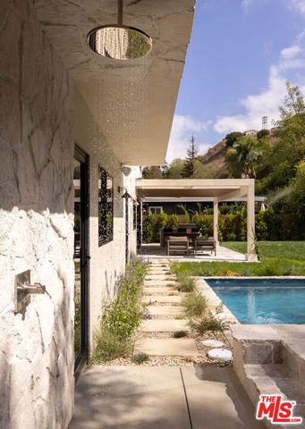 2968 Dona Susana Drive, Los Angeles, CA 91604