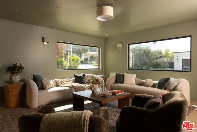 2968 Dona Susana Drive, Los Angeles, CA 91604
