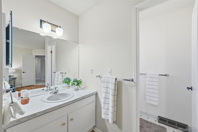 7472 W Cedar Circle, Lakewood, CO 80226