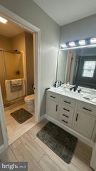 4 FIRESIDE CIR, Columbus, NJ 08022