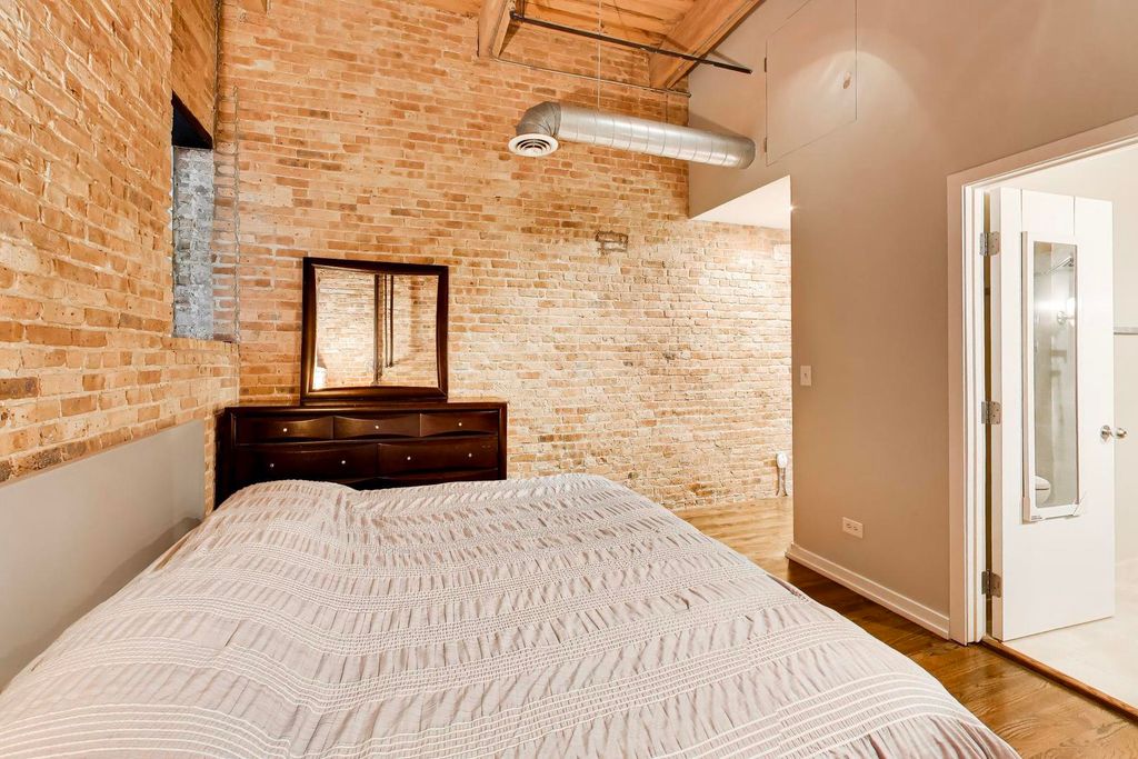 Image 14 of property listing at 1259 N Wood Street 106, Chicago, IL 60622