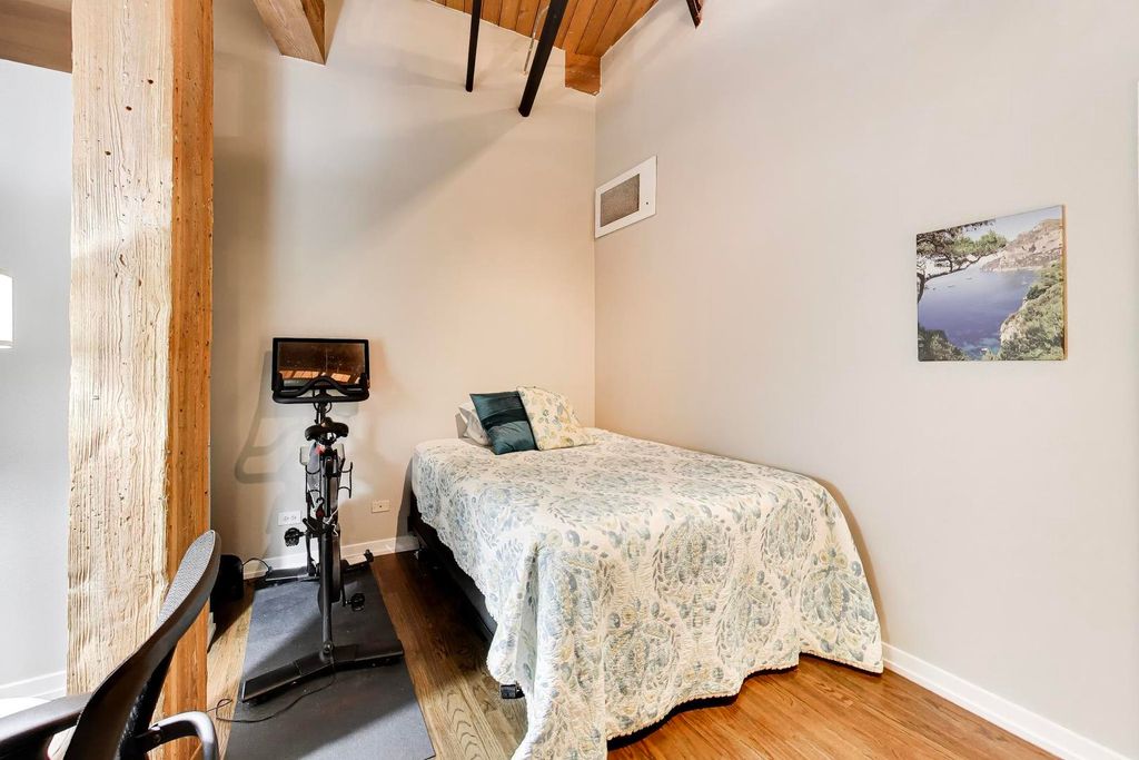Image 18 of property listing at 1259 N Wood Street 106, Chicago, IL 60622