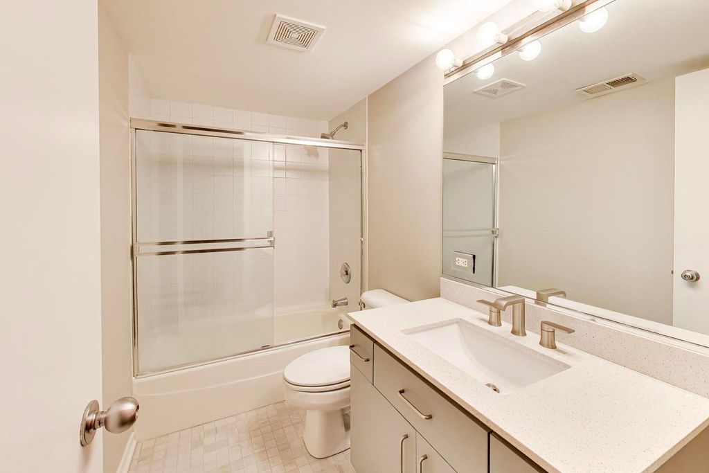 Image 19 of property listing at 1259 N Wood Street 106, Chicago, IL 60622