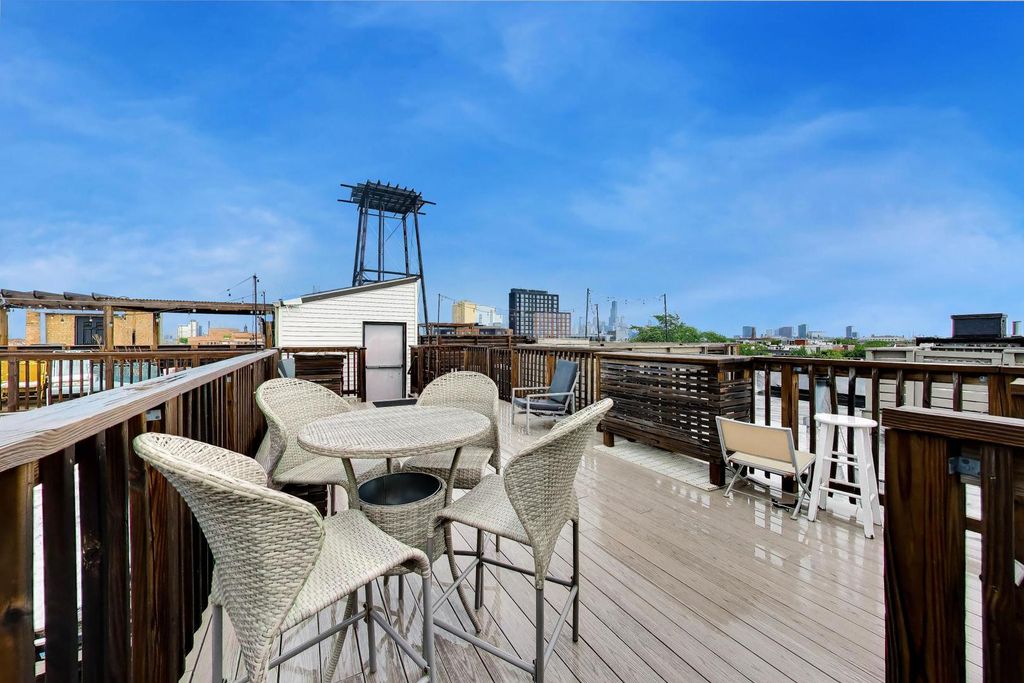 Image 20 of property listing at 1259 N Wood Street 106, Chicago, IL 60622