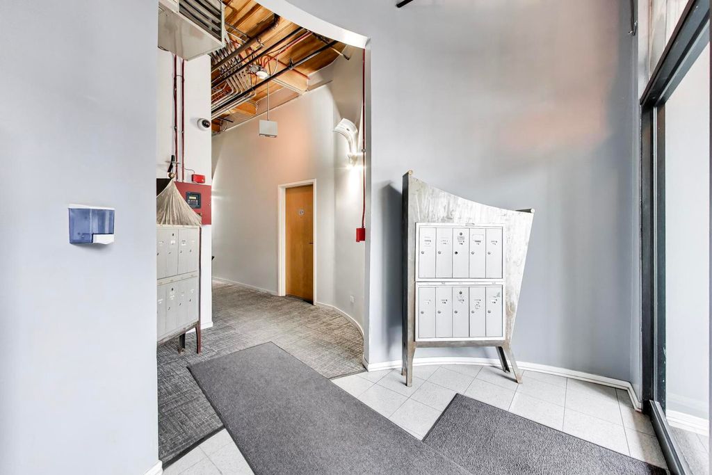 Image 3 of property listing at 1259 N Wood Street 106, Chicago, IL 60622