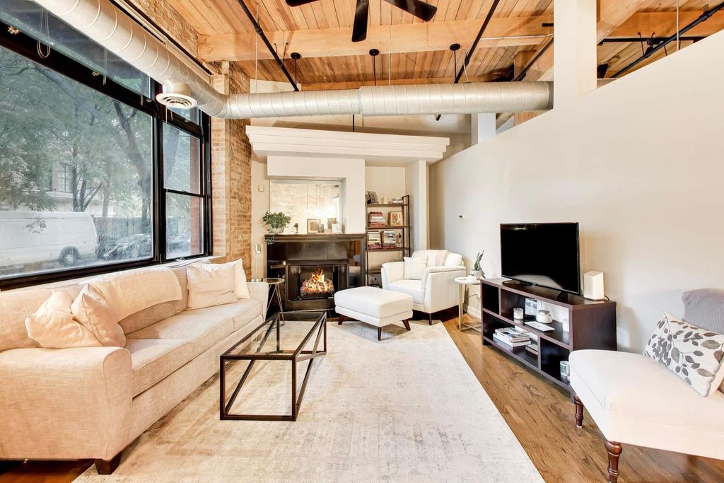 Image 4 of property listing at 1259 N Wood Street 106, Chicago, IL 60622