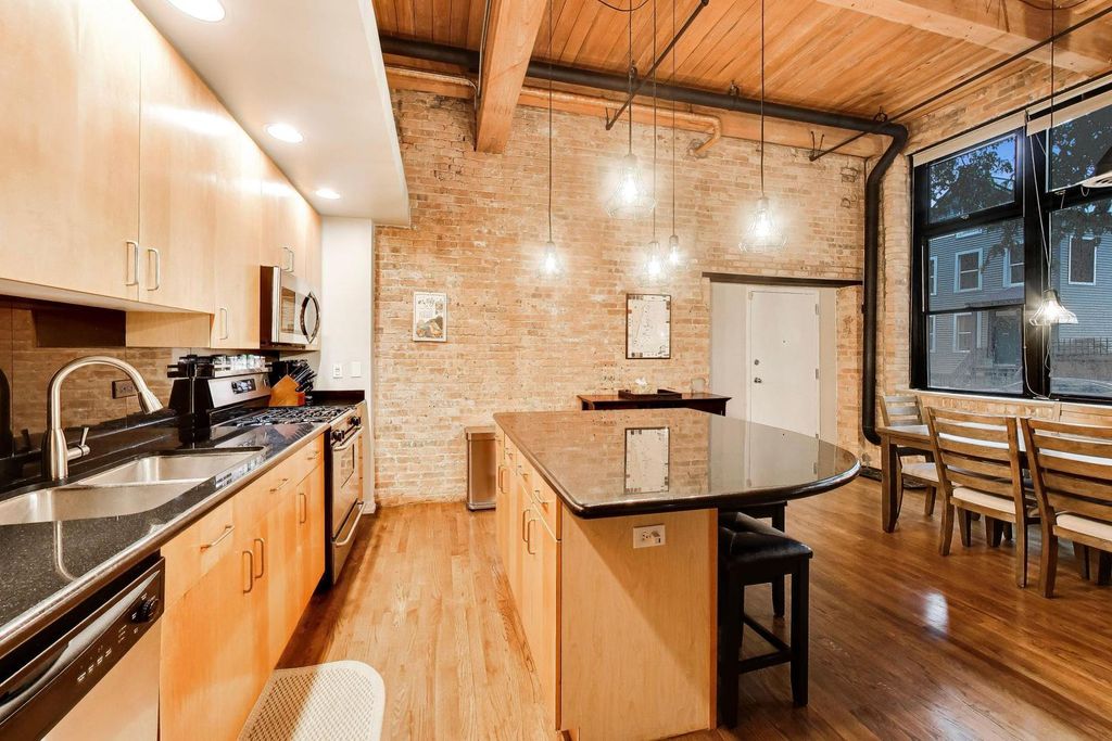 Image 9 of property listing at 1259 N Wood Street 106, Chicago, IL 60622