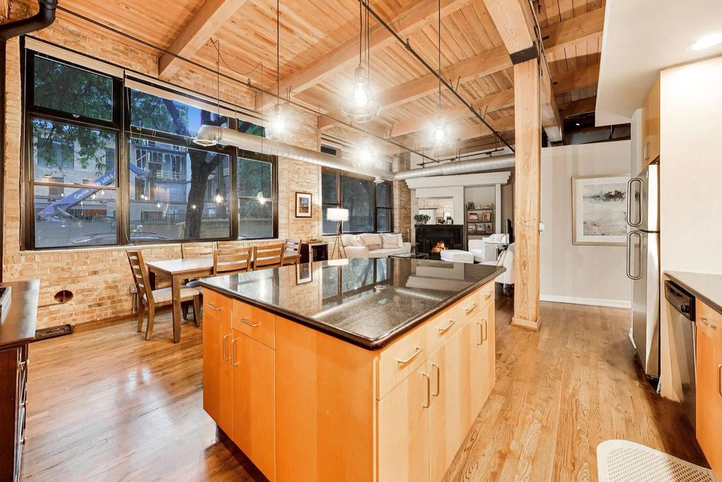 Image 10 of property listing at 1259 N Wood Street 106, Chicago, IL 60622