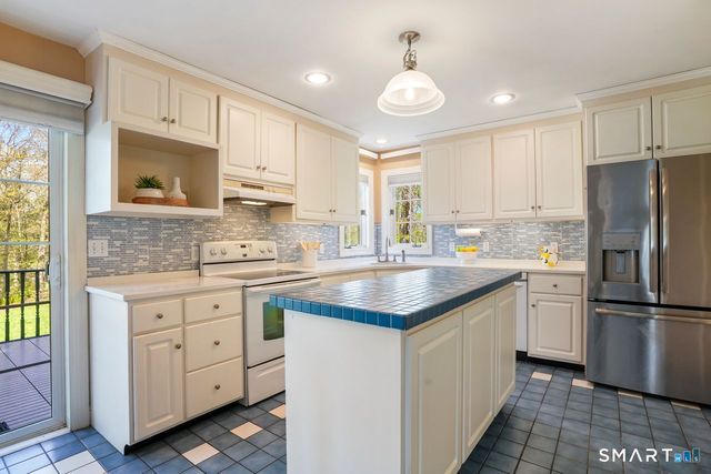 23 Rockridge Terrace, Prospect, CT 06712