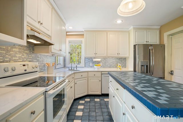 23 Rockridge Terrace, Prospect, CT 06712