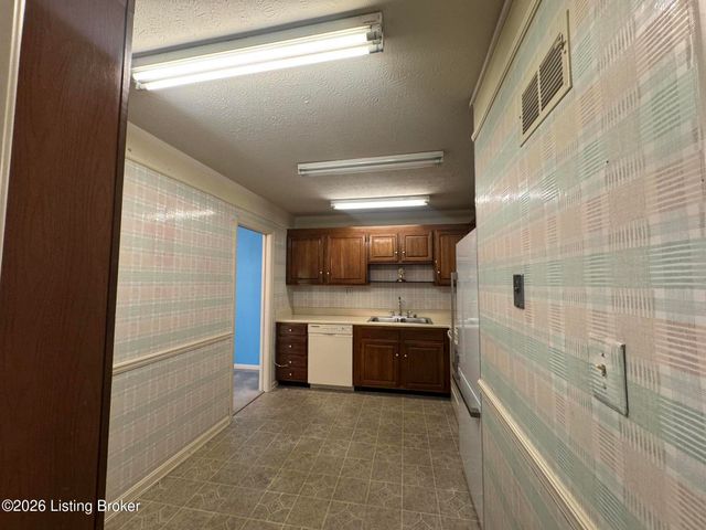 3030 Breckenridge Ln APT 519, Louisville, KY 40220