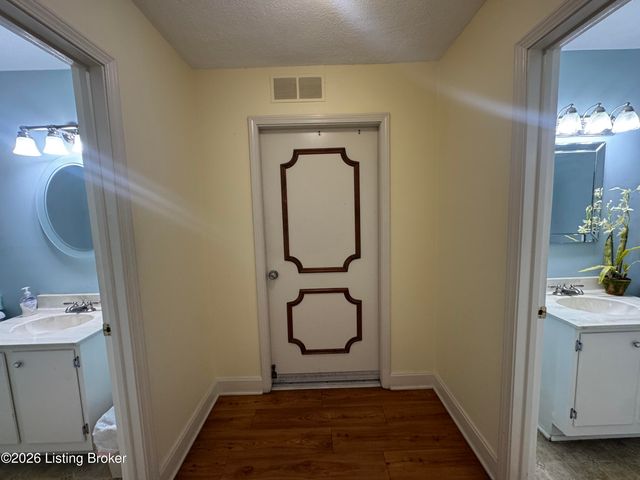 3030 Breckenridge Ln APT 519, Louisville, KY 40220