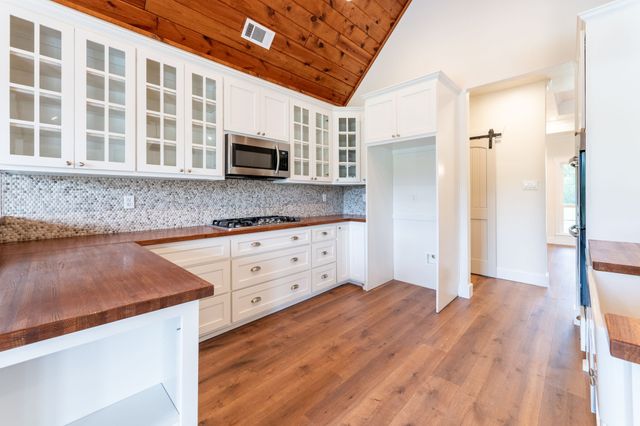 38 Jubilee Farm Road, Bells, TX 75414