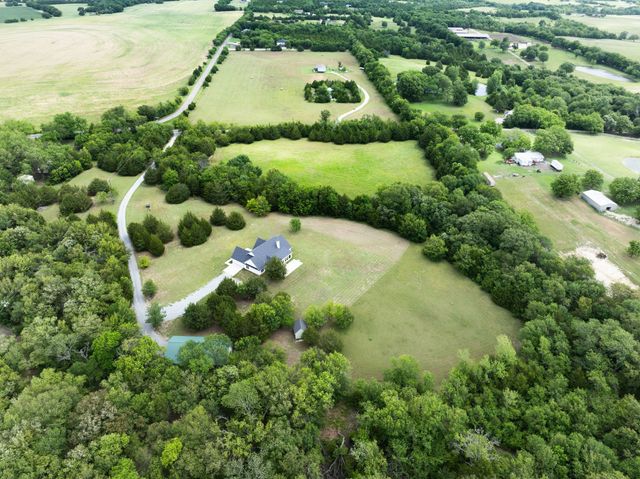 38 Jubilee Farm Road, Bells, TX 75414